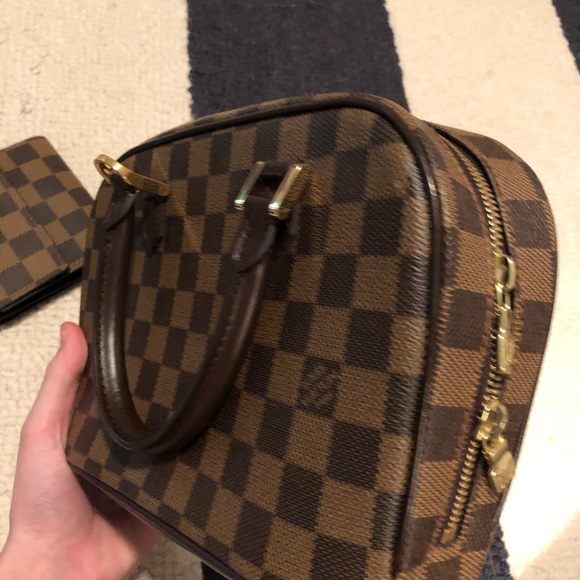 Checkered Louis Vuitton bag!! **great condition! - Picture 4 of 8
